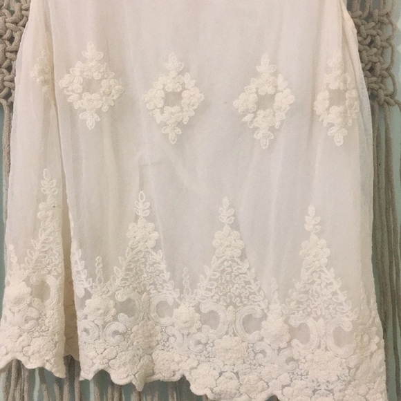 cream tank top with embroidered pattern - Picture 5 of 6